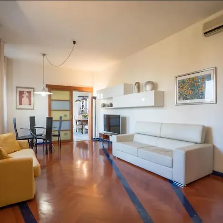 Panoramic Elegant Near The Center شقة *